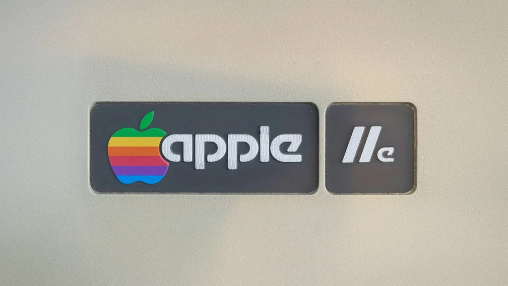 Close up of the old Apple logo