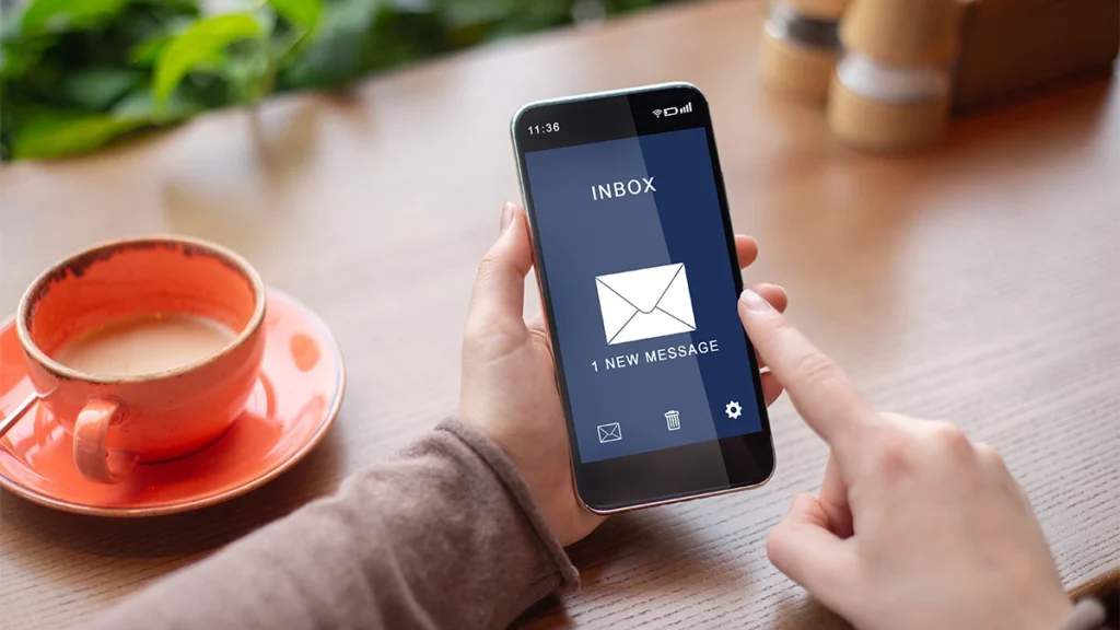 New email notification on mobile phone in coffee shop