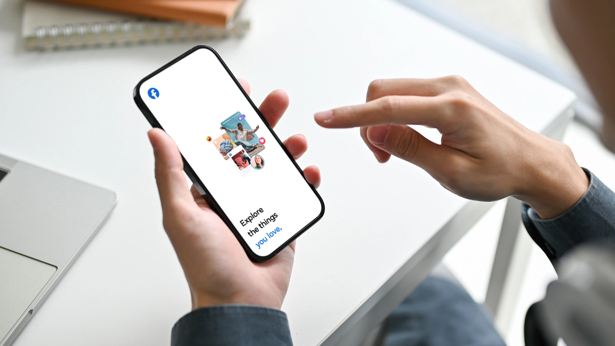 Using Facebook ads on mobile phone